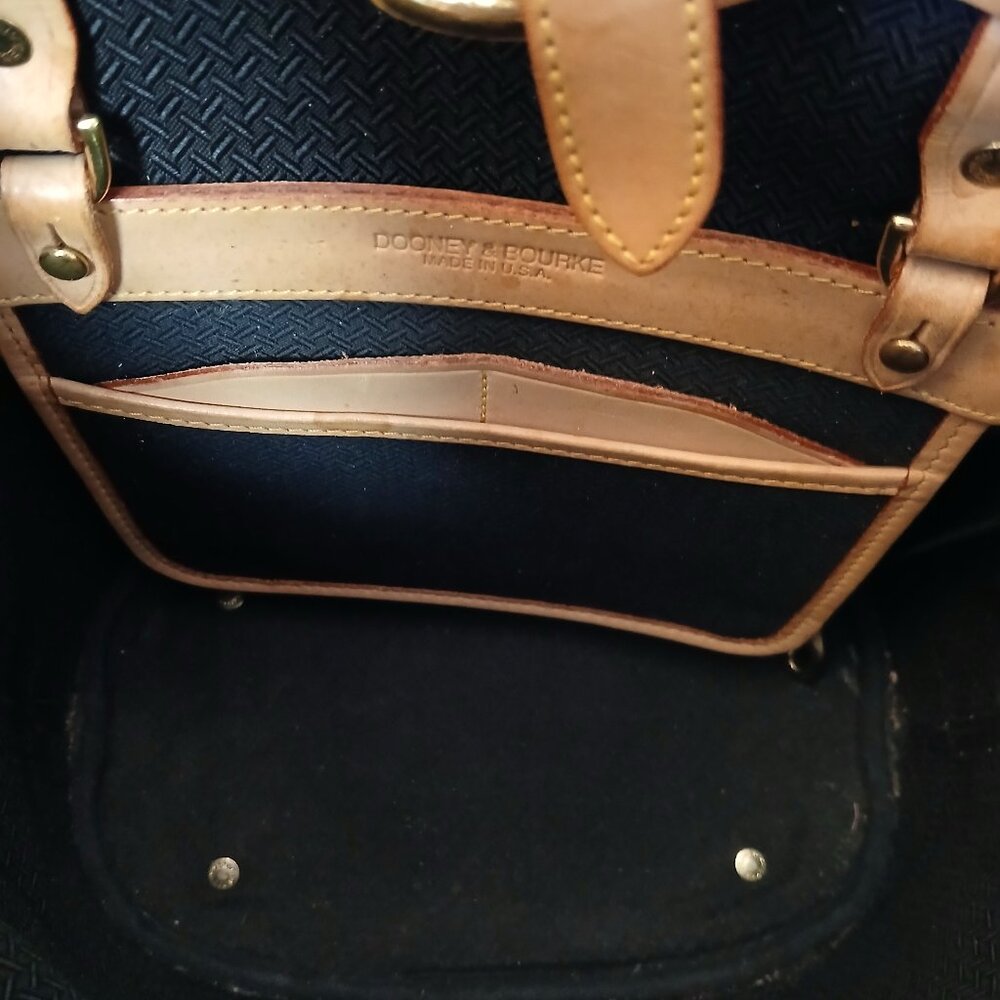 Dooney&Bourke Classic Tote - Picture 4 of 11